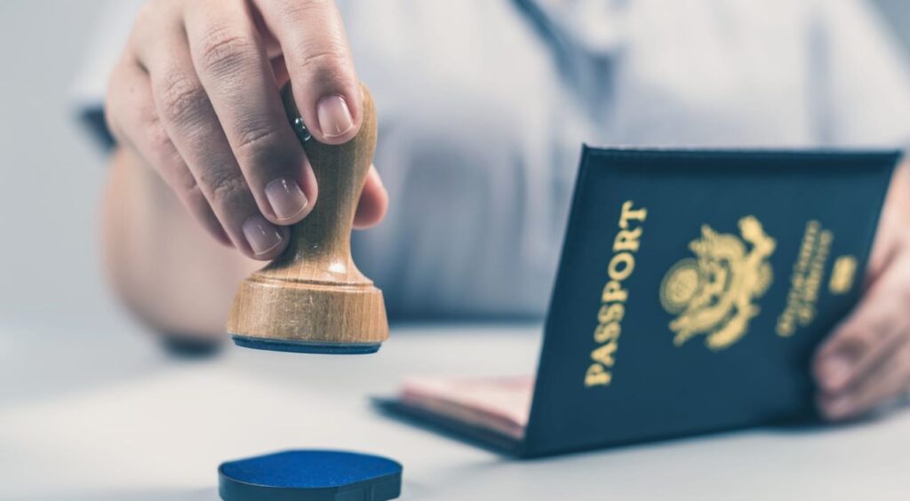 معقب جوازات الوافدين