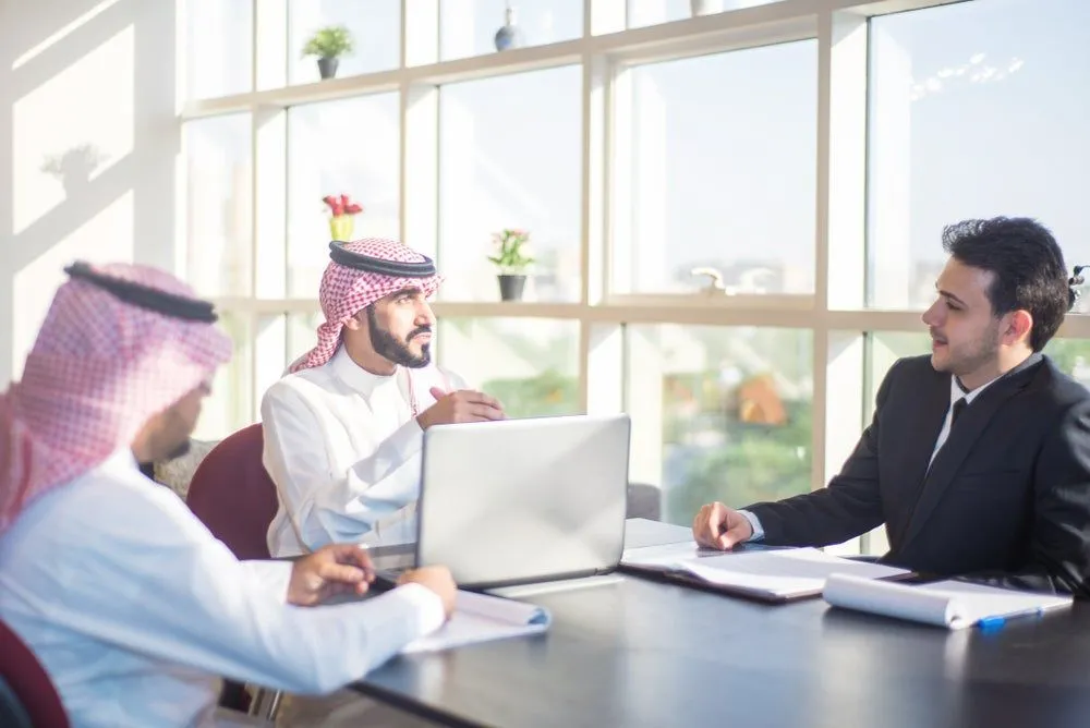 مميزات معقب خدمات مرور