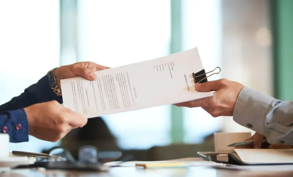 كيفية اختيار معقب محترف في الرياض