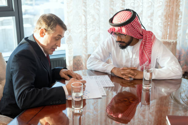 تقديم المعقب استشارات قانونية بخصوص شروط التجنيس